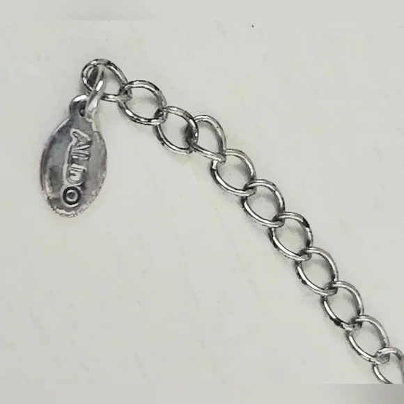 Simple Statement Necklace - Picture 3 of 4